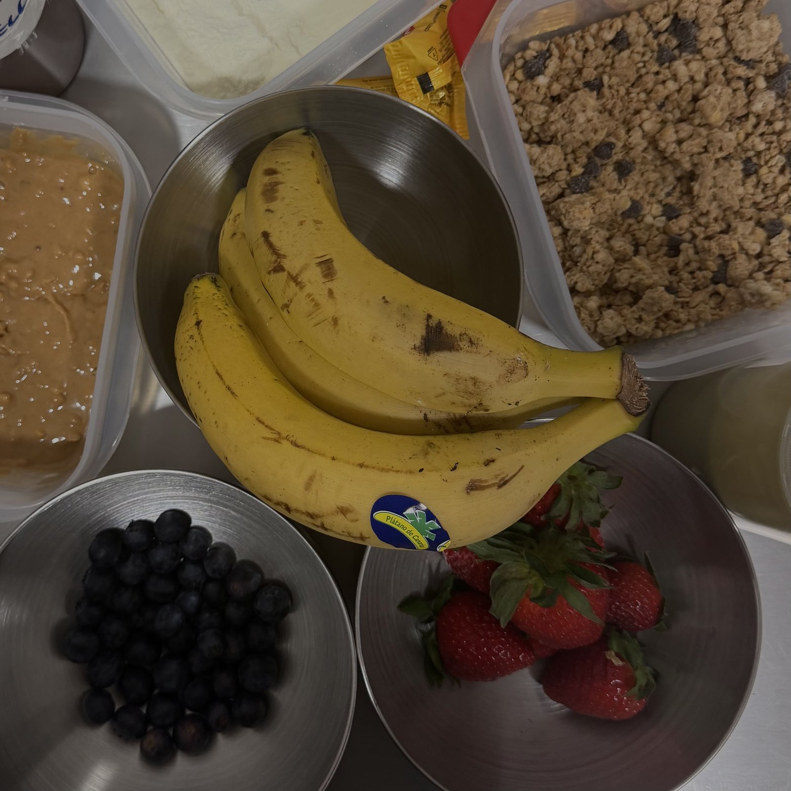 Toppings seleccionados para açaí bowl en Simplee Castellón